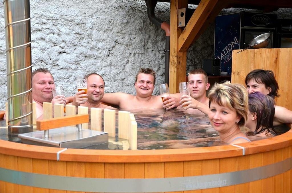 מלון Hluboká nad Vltavou Statek 3 - Wellness & Spa מראה חיצוני תמונה