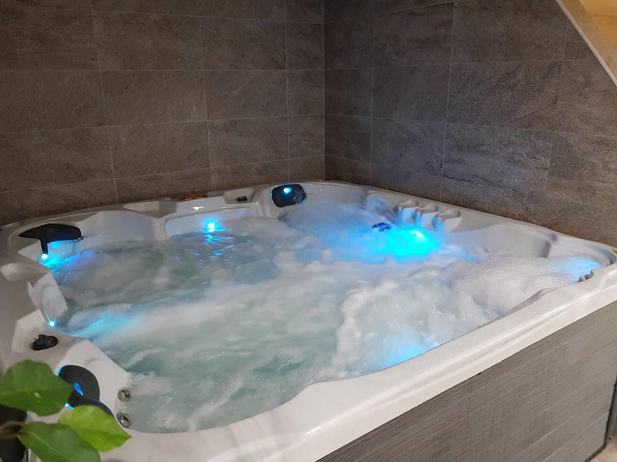 מלון Hluboká nad Vltavou Statek 3 - Wellness & Spa מראה חיצוני תמונה