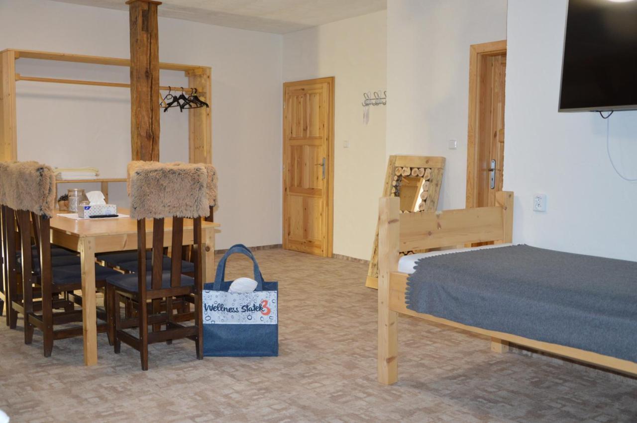 מלון Hluboká nad Vltavou Statek 3 - Wellness & Spa מראה חיצוני תמונה
